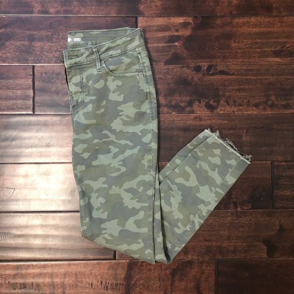 Rockstar Camo Skinny Jeans - Picture 3 of 5